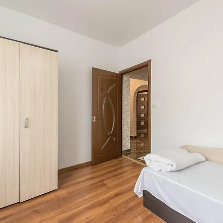 Apartment Marsel With 2 Bedrooms *